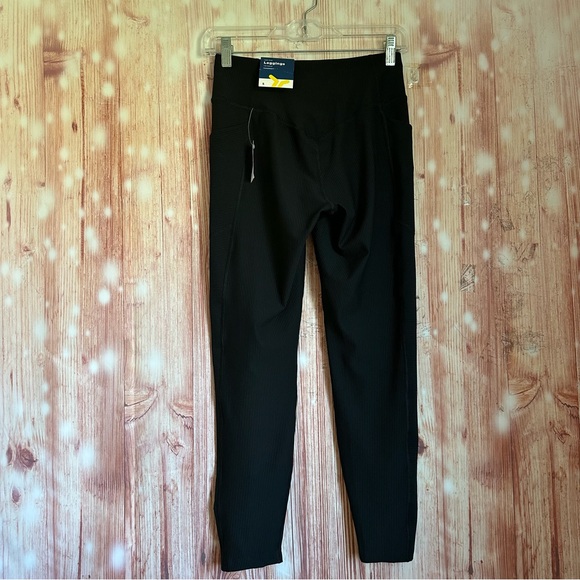 Old Navy Black High-Waisted PowerSoft Rib Pocket
Leggings - Picture 7 of 11